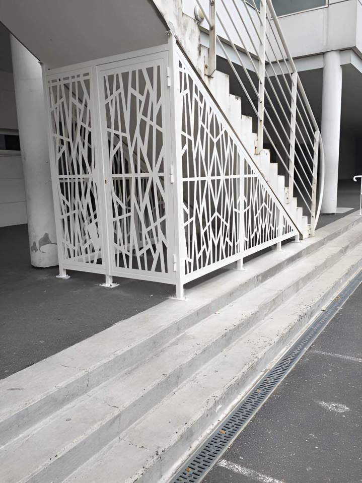 Ouvrage métallique Stains